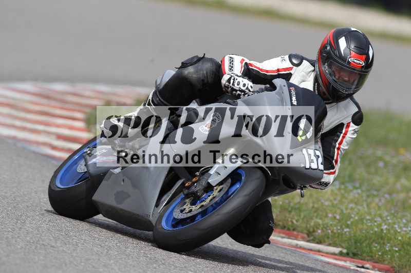 /Archiv-2023/06 10.04.2023 Moto Club Anneau du Rhin/Blanc-Novice/132